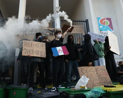 Recently Appointed French Prime Minister Under Mounting Pressure as Countrywide Protests Paralyze Schools and Transportation